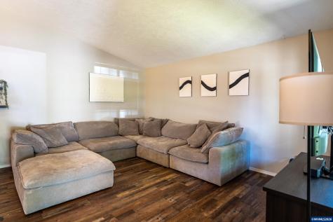 819 Monmouth Avenue S Monmouth OR 97361