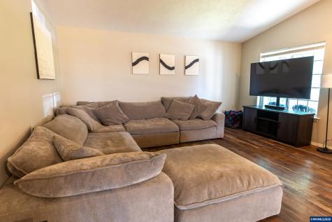 819 Monmouth Avenue S Monmouth OR 97361