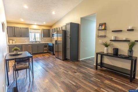 819 Monmouth Avenue S Monmouth OR 97361
