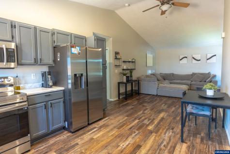 819 Monmouth Avenue S Monmouth OR 97361