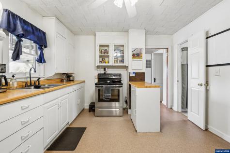 1719 Tamarack Street Sweet Home OR 97386-1141