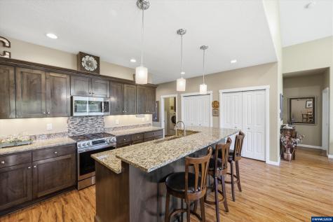 1589 SE Loganberry Street Dallas OR 97338