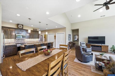 1589 SE Loganberry Street Dallas OR 97338
