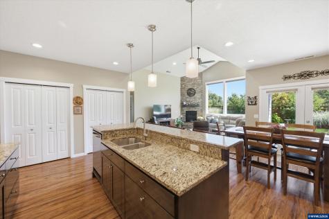 1589 SE Loganberry Street Dallas OR 97338