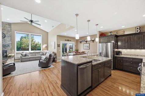 1589 SE Loganberry Street Dallas OR 97338