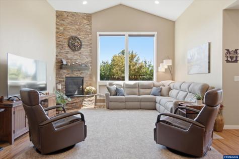 1589 SE Loganberry Street Dallas OR 97338