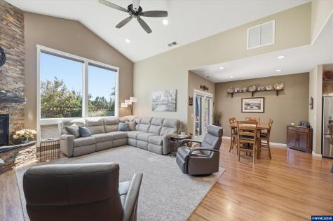1589 SE Loganberry Street Dallas OR 97338