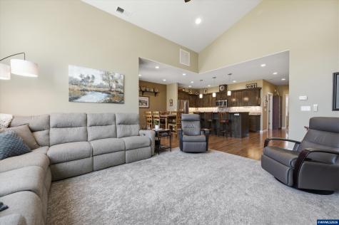 1589 SE Loganberry Street Dallas OR 97338