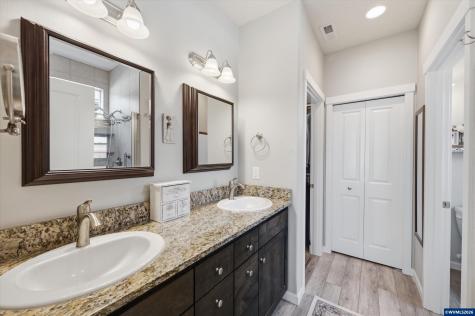 1589 SE Loganberry Street Dallas OR 97338