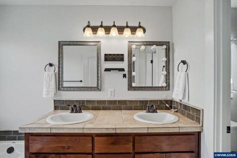 1995 Zachris Court NE Keizer OR 97303