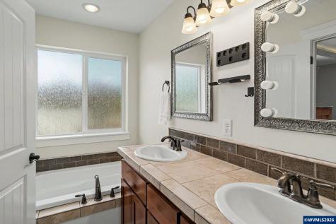 1995 Zachris Court NE Keizer OR 97303