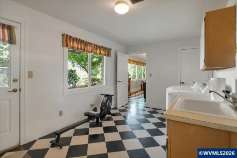 1225 Hillendale Drive SE Salem OR 97302