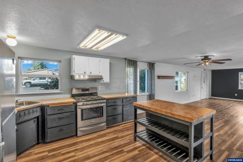 1203 Oak Street Amity OR 97101