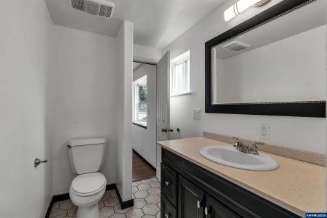 1203 Oak Street Amity OR 97101