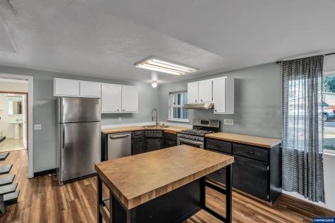 1203 Oak Street Amity OR 97101