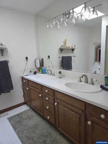 6804 Lemongrass Lp S Salem OR 97306