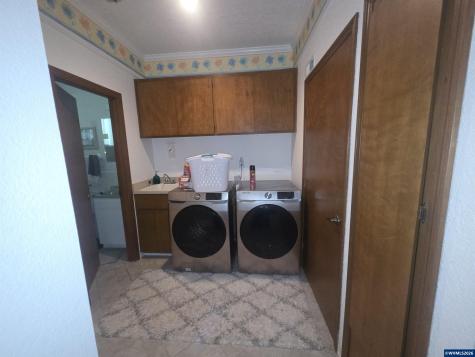 6804 Lemongrass Lp S Salem OR 97306
