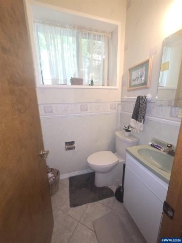 6804 Lemongrass Lp S Salem OR 97306