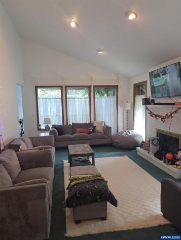 6804 Lemongrass Lp S Salem OR 97306