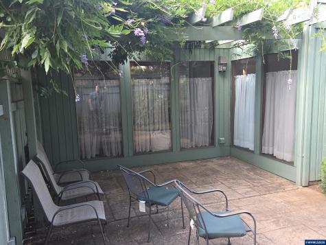 6804 Lemongrass Lp S Salem OR 97306