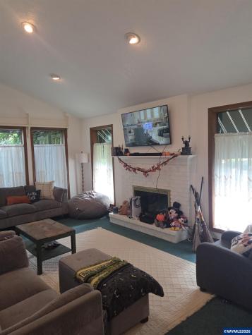 6804 Lemongrass Lp S Salem OR 97306