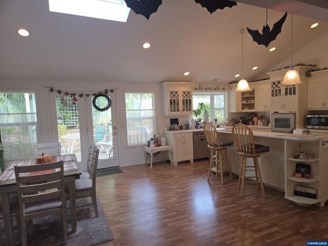6804 Lemongrass Lp S Salem OR 97306
