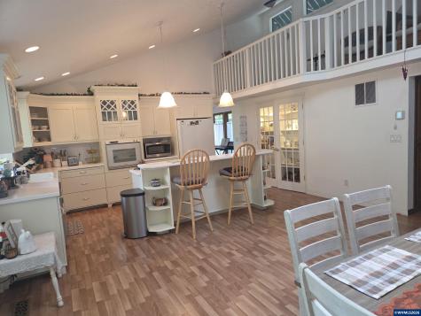 6804 Lemongrass Lp S Salem OR 97306