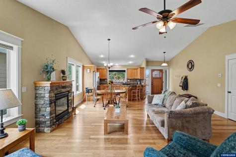 801 Pintail Street Silverton OR 97381