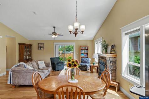 801 Pintail Street Silverton OR 97381