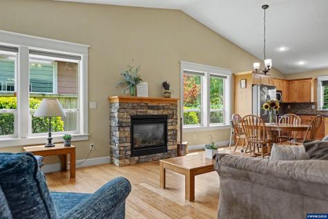 801 Pintail Street Silverton OR 97381