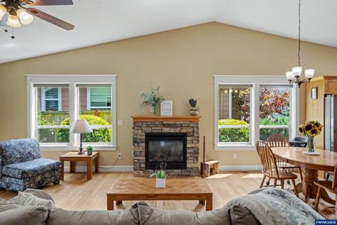 801 Pintail Street Silverton OR 97381