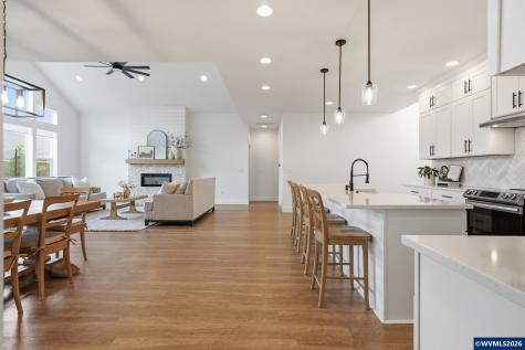 1474 Meadow Avenue Silverton OR 97381