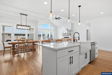 1474 Meadow Avenue Silverton OR 97381