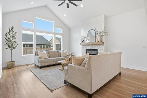 1474 Meadow Avenue Silverton OR 97381