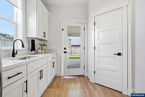 1474 Meadow Avenue Silverton OR 97381