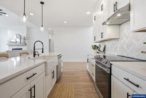 1474 Meadow Avenue Silverton OR 97381