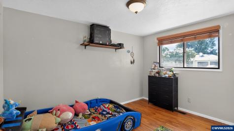 644 45th Place SE Salem OR 97317