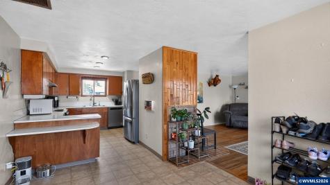 644 45th Place SE Salem OR 97317