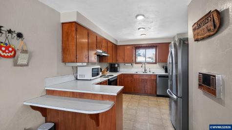 644 45th Place SE Salem OR 97317