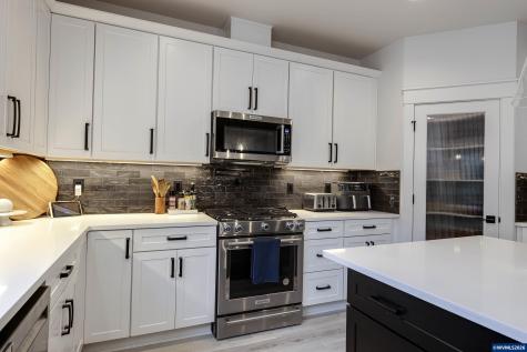 3253 Doughton Street S Salem OR 97302