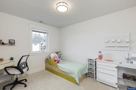 3253 Doughton Street S Salem OR 97302