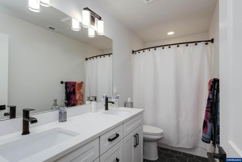 3253 Doughton Street S Salem OR 97302