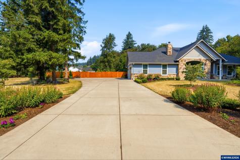 315 Santiam Pointe Lp NE Mill City OR 97360
