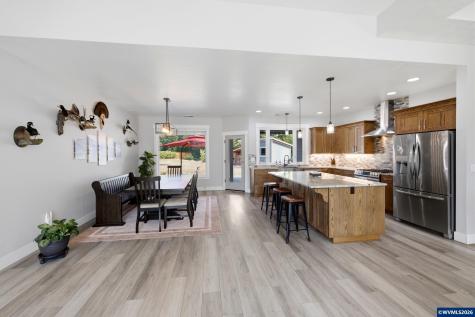 315 Santiam Pointe Lp NE Mill City OR 97360