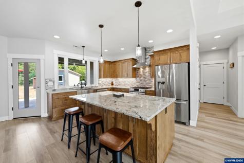 315 Santiam Pointe Lp NE Mill City OR 97360