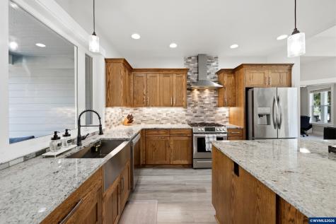 315 Santiam Pointe Lp NE Mill City OR 97360