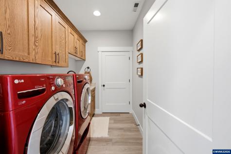 315 Santiam Pointe Lp NE Mill City OR 97360