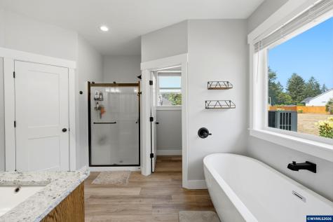 315 Santiam Pointe Lp NE Mill City OR 97360