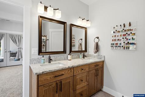 315 Santiam Pointe Lp NE Mill City OR 97360