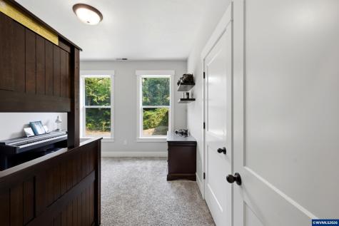315 Santiam Pointe Lp NE Mill City OR 97360
